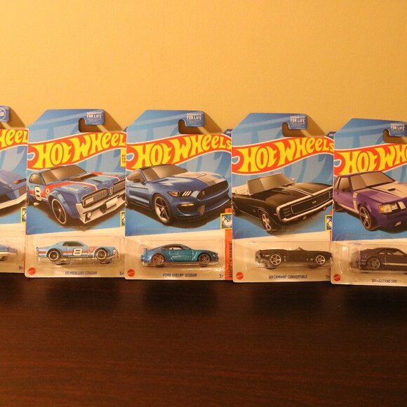 Hot Wheels Muscle Mania lot of 5 NIP - Picture 1 of 7
